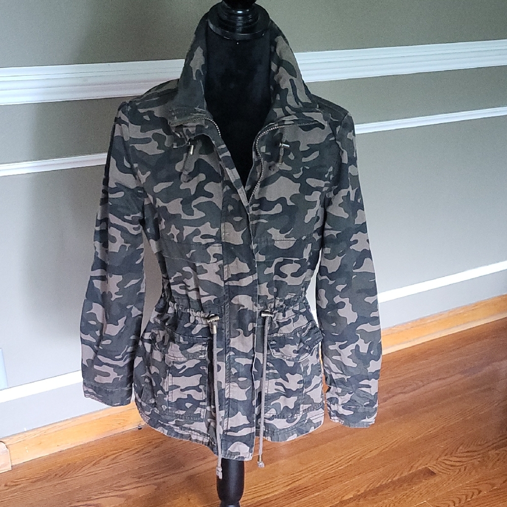 KENSIE Camouflage Jacket Size Small